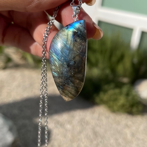 Labradorite Pendant - Picture 3 of 5